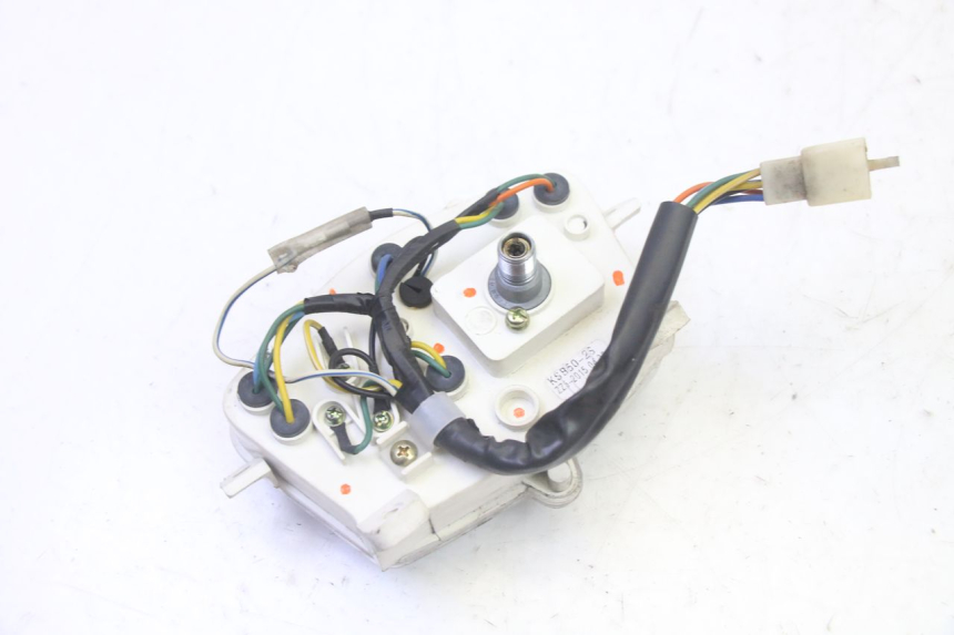 photo de CUENTA KILÓMETROS PEUGEOT KISBEE 2T 50 (2010 - 2017) - Detalles de los puntos de fijación