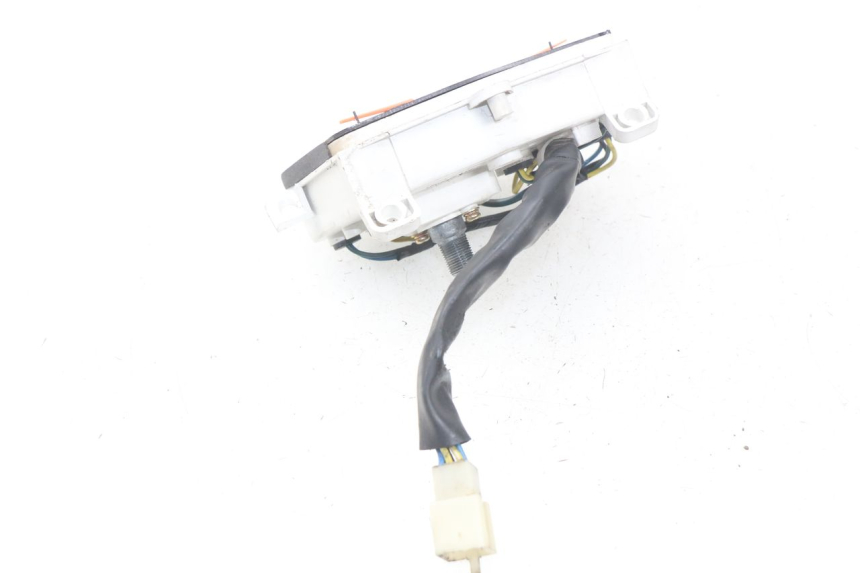 photo de CUENTA KILÓMETROS PEUGEOT KISBEE 4T 50 (2018 - 2022) - Primer plano técnico