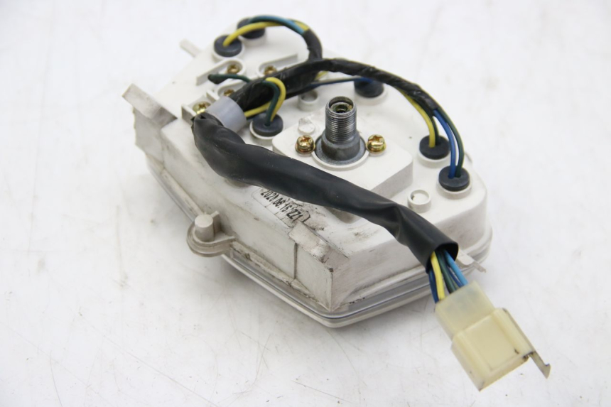 photo de CUENTA KILÓMETROS PEUGEOT KISBEE 4T 50 (2018 - 2022) - Otra perspectiva