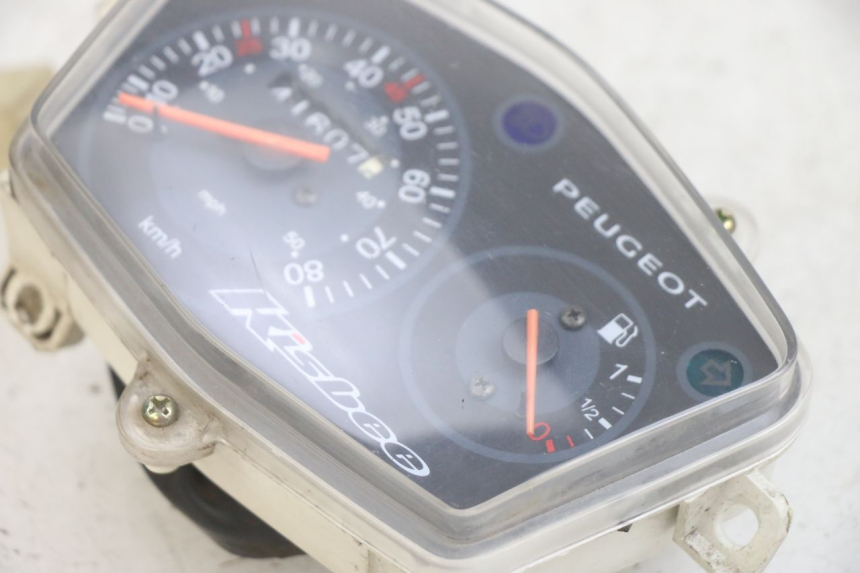 photo de CUENTA KILÓMETROS PEUGEOT KISBEE 4T 50 (2010 - 2017) - Detalle de la pieza