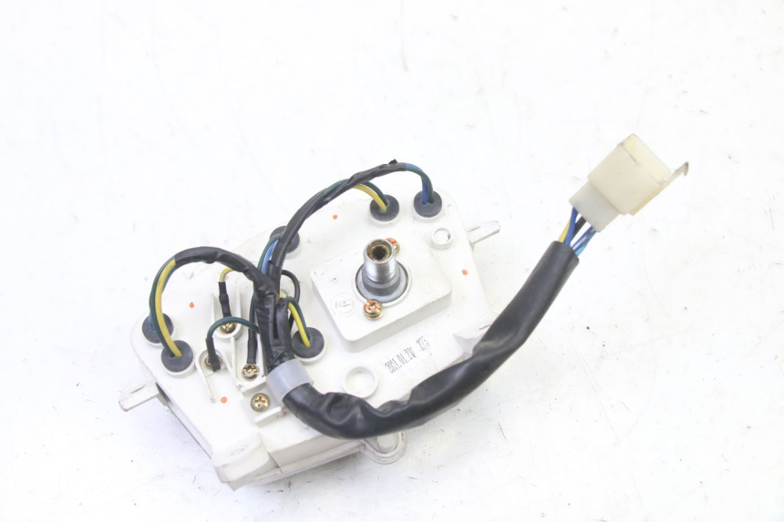 photo de CUENTA KILÓMETROS PEUGEOT KISBEE 4T 50 (2018 - 2022) - Detalles de los puntos de fijación