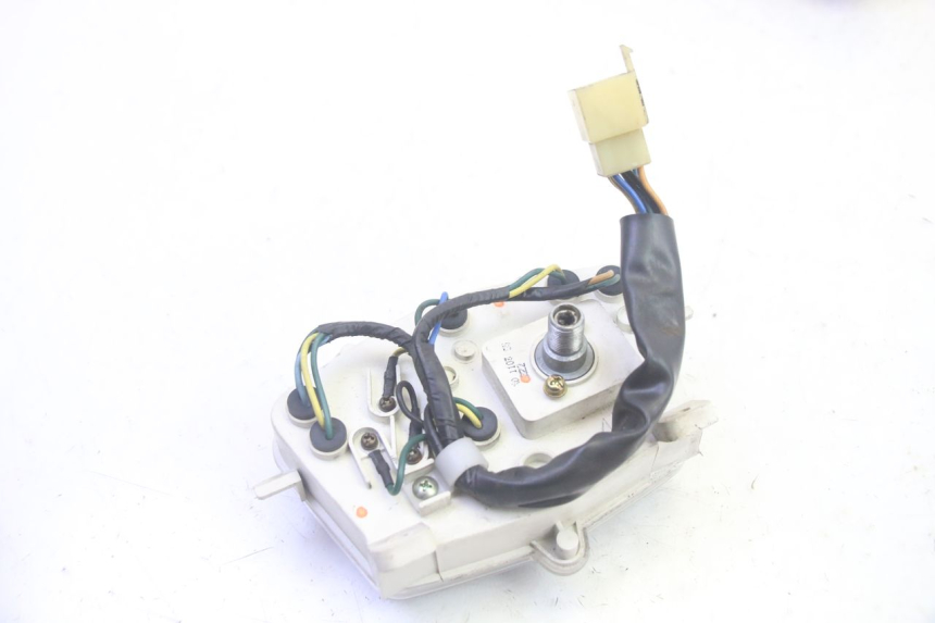 photo de CUENTA KILÓMETROS PEUGEOT KISBEE 4T 50 (2010 - 2017) - Detalles de los puntos de fijación