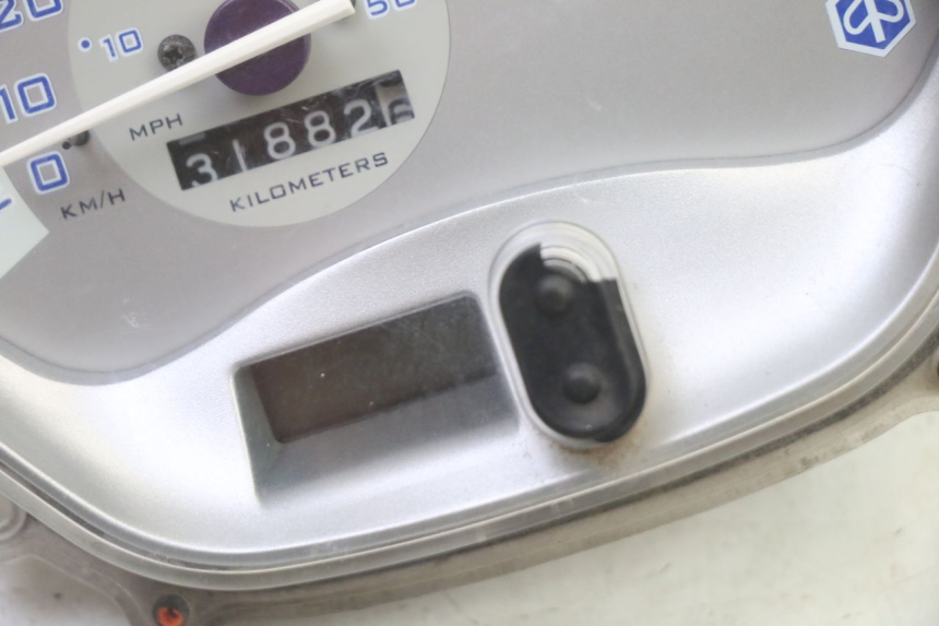 photo de VELOCIMETRO PIAGGIO LIBERTY 4T 50 (2009 - 2015) - Primer plano técnico