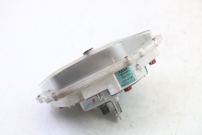 photo de VELOCIMETRO PIAGGIO LIBERTY 4T 50 (2009 - 2015) - Detalles de los puntos de fijación