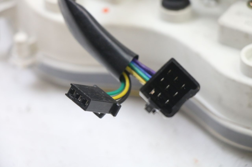 photo de VELOCIMETRO LONGJIA SHARPY 125 (2020 - 2024) - Estado de la superficie y material