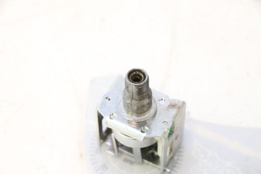 photo de VELOCIMETRO PEUGEOT LUDIX SNAKE 2T 50 (2004 - 2014) - Primer plano técnico