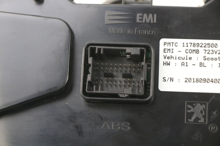 photo de VELOCIMETRO PEUGEOT METROPOLIS 400 (2017 - 2020) - Vista general del producto