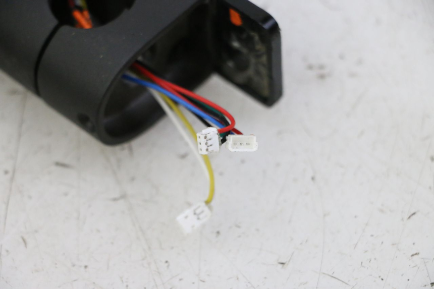 photo de VELOCIMETRO XIAOMI MI PRO 2 1 - Detalles de los puntos de fijación