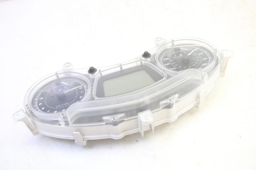 photo de VELOCIMETRO PIAGGIO MP3 HPE 350 (2018 - 2020) - Estado de la superficie y material