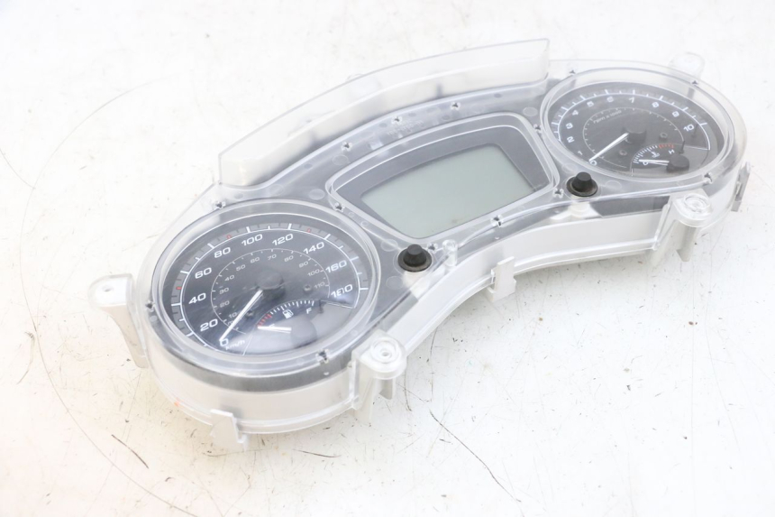 photo de VELOCIMETRO PIAGGIO MP3 HPE 300 (2019 - 2026) - Detalles de los puntos de fijación