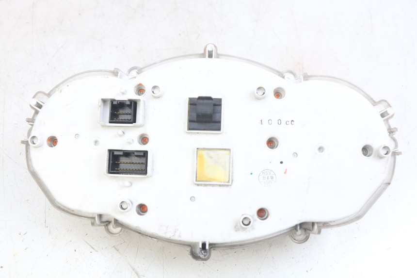 photo de CUENTA KILÓMETROS PIAGGIO MP3 LT 400 (2007 - 2012) - Detalles de los puntos de fijación