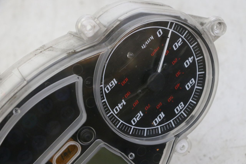 photo de VELOCIMETRO PIAGGIO MP3 LT 300 (2010 - 2016) - Detalles de los puntos de fijación