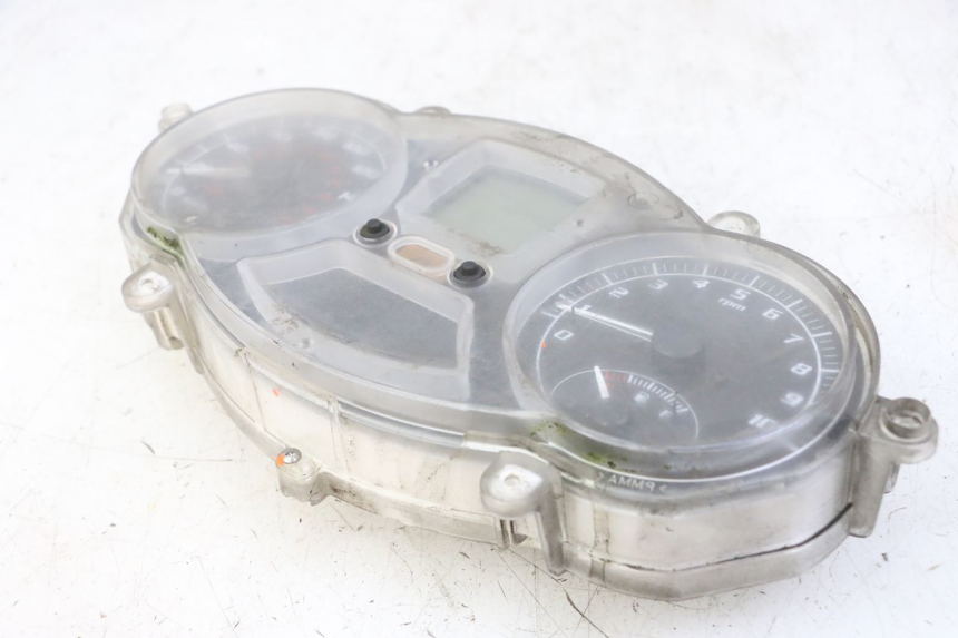 photo de CUENTA KILÓMETROS PIAGGIO MP3 LT 400 (2007 - 2012) - Otra perspectiva