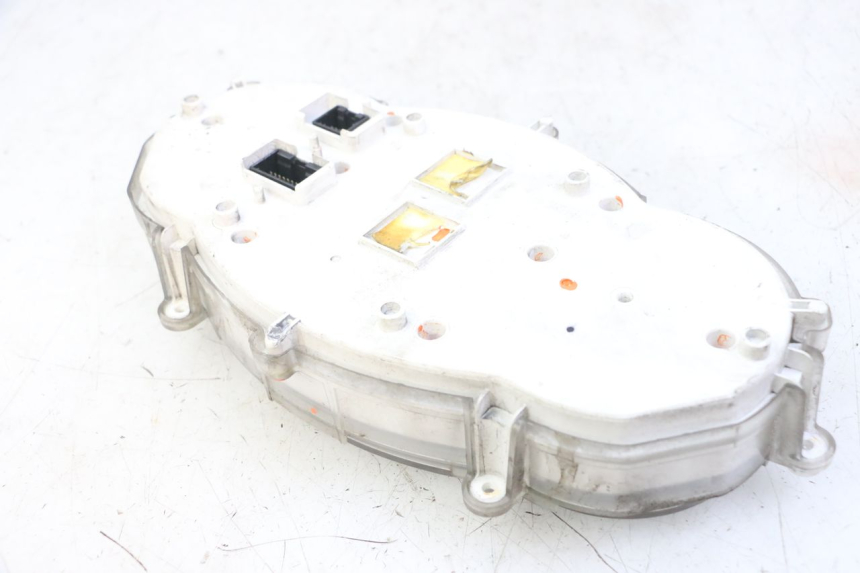 photo de CUENTA KILÓMETROS PIAGGIO MP3 LT 400 (2007 - 2012) - Detalles de los puntos de fijación