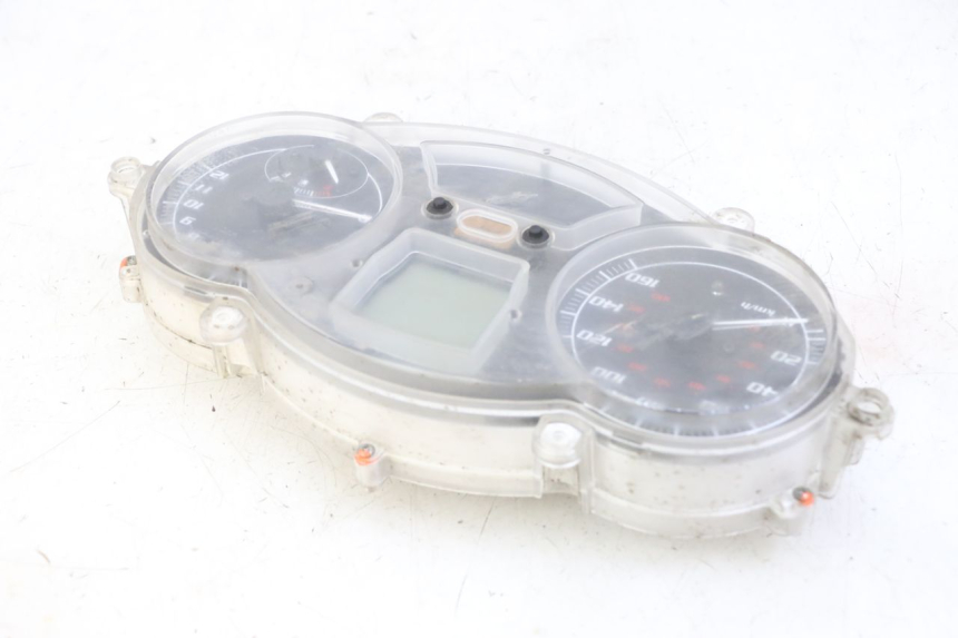 photo de CUENTA KILÓMETROS PIAGGIO MP3 LT 300 (2010 - 2016) - Primer plano técnico