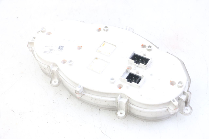 photo de CUENTA KILÓMETROS PIAGGIO MP3 LT 300 (2010 - 2016) - Detalles de los puntos de fijación