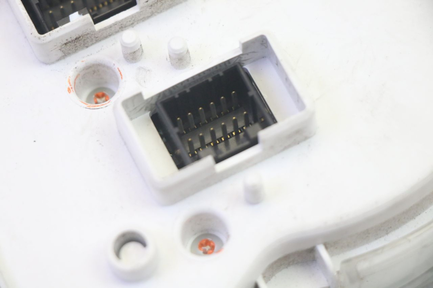 photo de CUENTA KILÓMETROS PIAGGIO MP3 LT 400 (2007 - 2012) - Zoom sobre los componentes