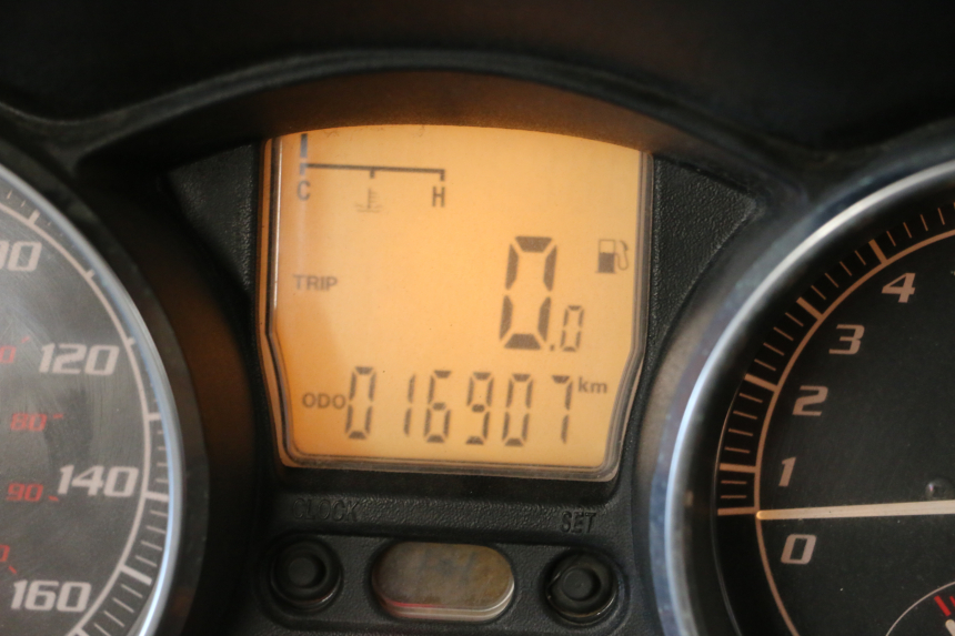 photo de CUENTA KILÓMETROS PIAGGIO MP3 LT 300 (2010 - 2016) - Primer plano técnico