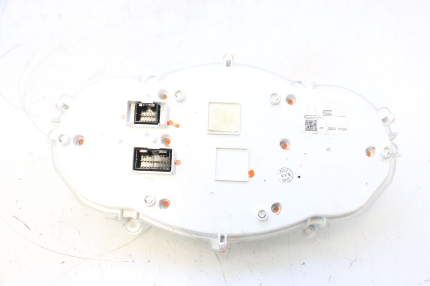 photo de CUENTA KILÓMETROS PIAGGIO MP3 LT 400 (2007 - 2012) - Detalles de los puntos de fijación