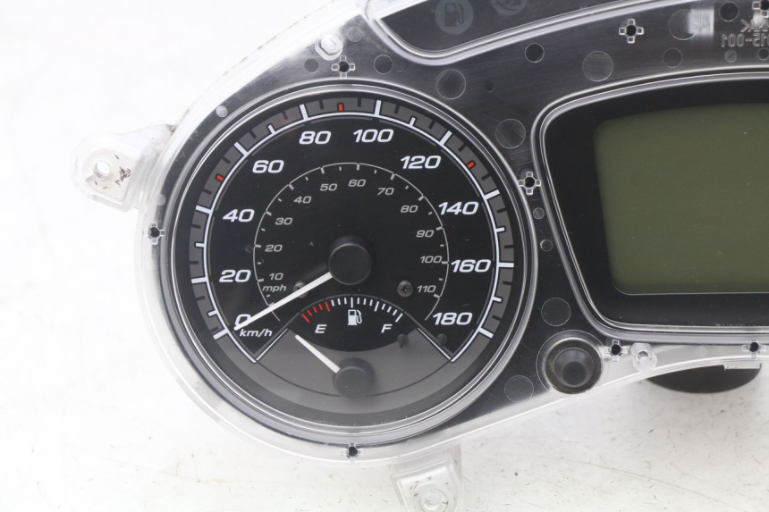 photo de VELOCIMETRO PIAGGIO MP3 500 (2014 - 2017) - Primer plano de alta resolución