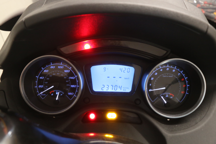 photo de VELOCIMETRO PIAGGIO MP3 500 (2014 - 2017) - Enfoque en la estructura