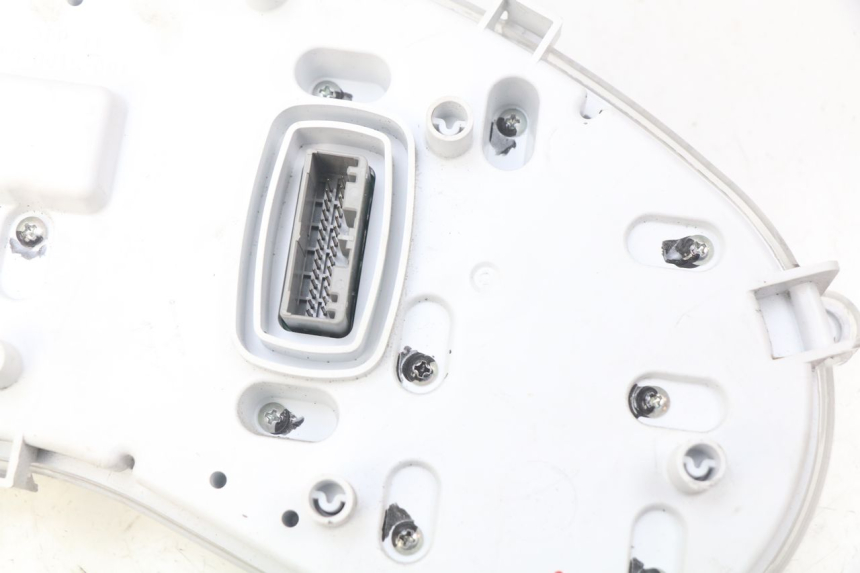 photo de VELOCIMETRO PIAGGIO MP3 500 (2014 - 2017) - Detalles de los puntos de fijación