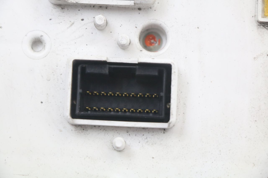 photo de CUENTA KILÓMETROS PIAGGIO MP3 125 (2006 - 2014) - Otra vista del artículo