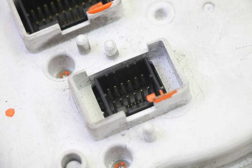 photo de CUENTA KILÓMETROS PIAGGIO MP3 125 (2006 - 2014) - Zoom sobre los componentes