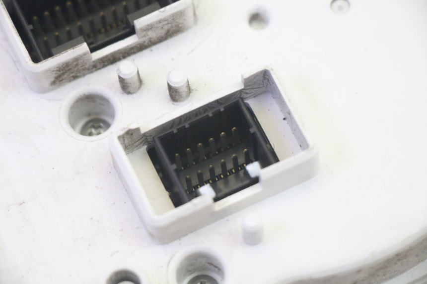 photo de VELOCIMETRO PIAGGIO MP3 RL 250 (2006 - 2010) - Características distintivas