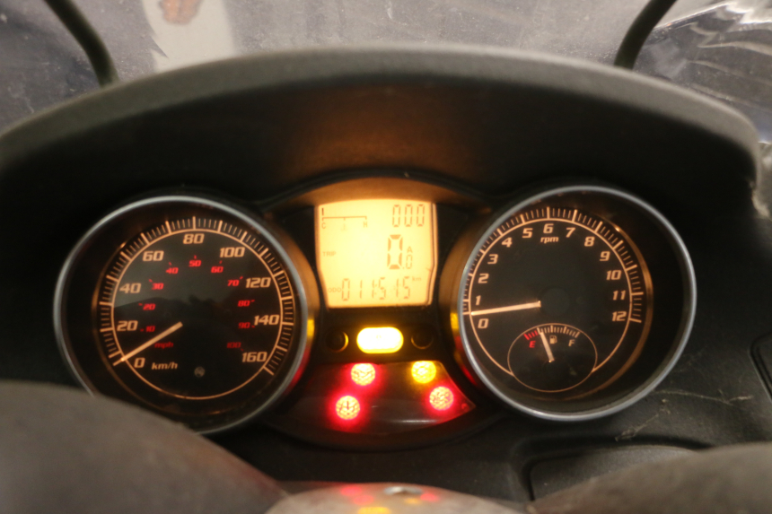 photo de VELOCIMETRO PIAGGIO MP3 RL 250 (2006 - 2010) - Detalle de la pieza