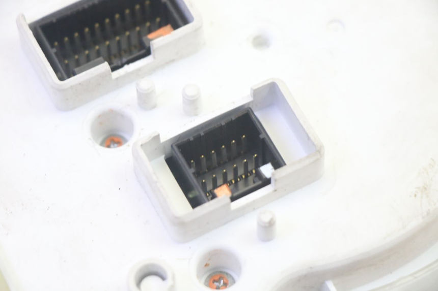 photo de VELOCIMETRO PIAGGIO MP3 RL 250 (2006 - 2010) - Zoom sobre los componentes