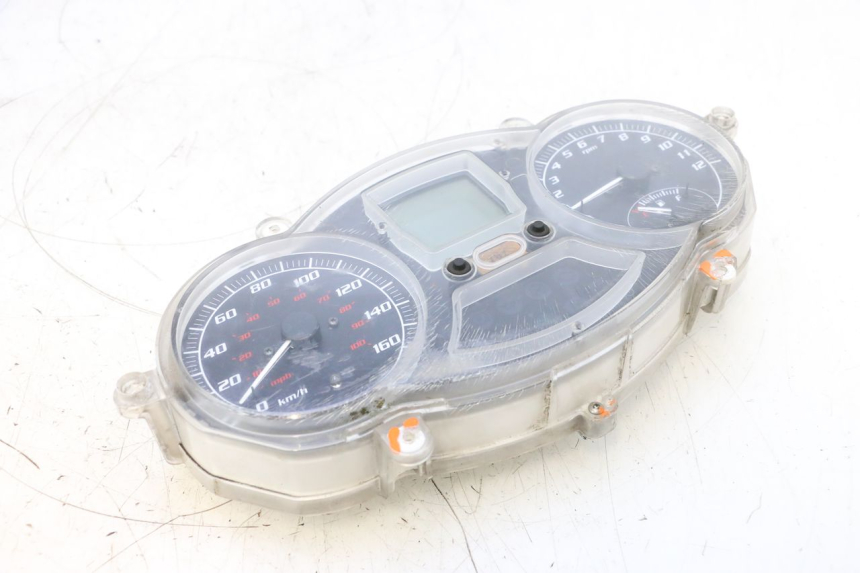 photo de VELOCIMETRO PIAGGIO MP3 RL 250 (2006 - 2010) - Zoom sobre los componentes