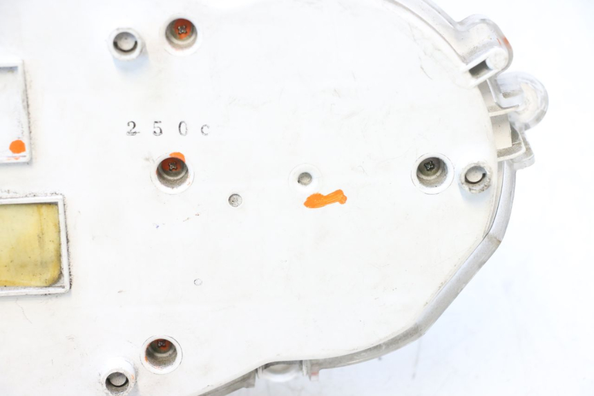 photo de VELOCIMETRO PIAGGIO MP3 RL 250 (2006 - 2010) - Detalles de los puntos de fijación