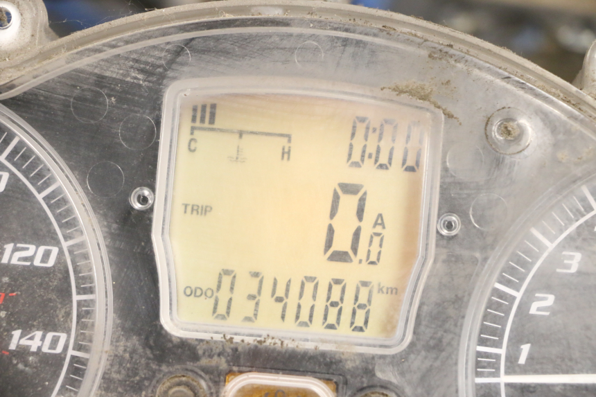 photo de CUENTA KILÓMETROS PIAGGIO MP3 125 (2006 - 2014) - Primer plano técnico