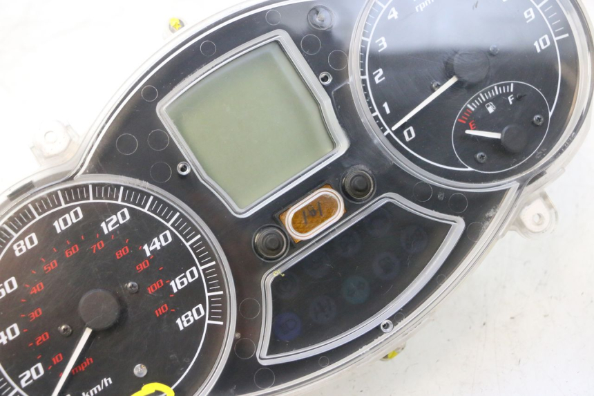 photo de VELOCIMETRO PIAGGIO MP3 500 (2011 - 2015) - Ángulo de visión alternativo