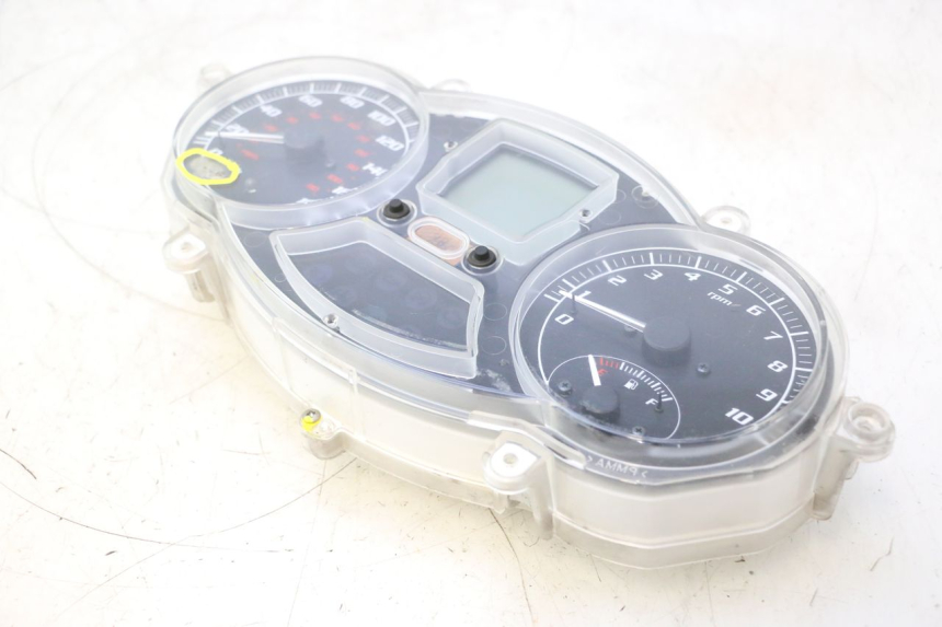 photo de VELOCIMETRO PIAGGIO MP3 500 (2011 - 2015) - Estado de la superficie y material