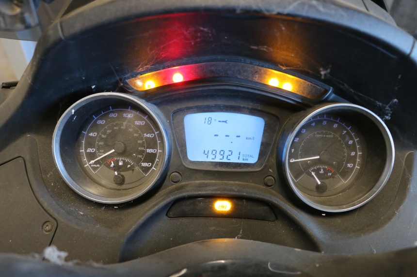 photo de VELOCIMETRO PIAGGIO MP3 500 (2016 - 2018) - Detalle de la pieza