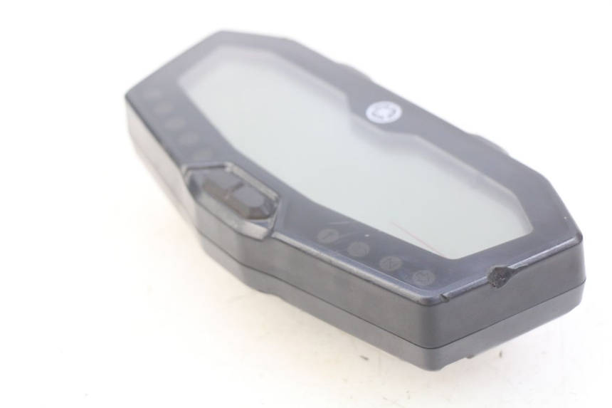 photo de VELOCIMETRO YAMAHA MT-07 MT07 700 (2018 - 2020) - Primer plano técnico