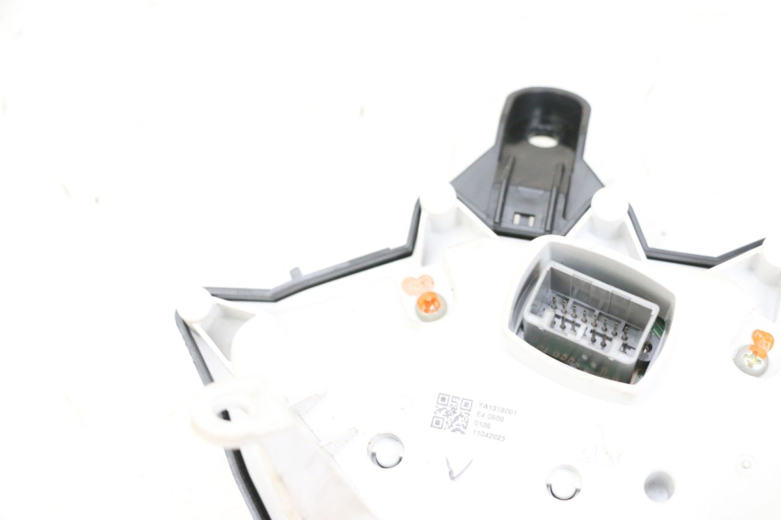 photo de VELOCIMETRO YAMAHA NEO'S CORE 1 (2022 - 2026) - Detalles de los puntos de fijación