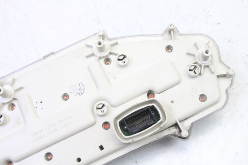 photo de VELOCIMETRO HONDA NTV DEAUVILLE ABS 700 (2007 - 2016) - Zoom sobre los componentes