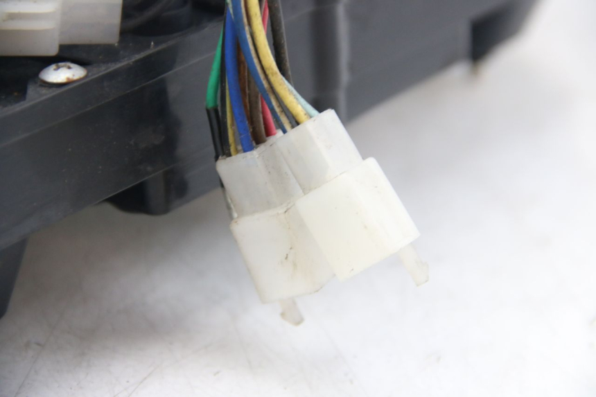 photo de CUENTA KILÓMETROS SELECT UP OCTALIS 125 (2007 - 2012) - Estado de la superficie y material