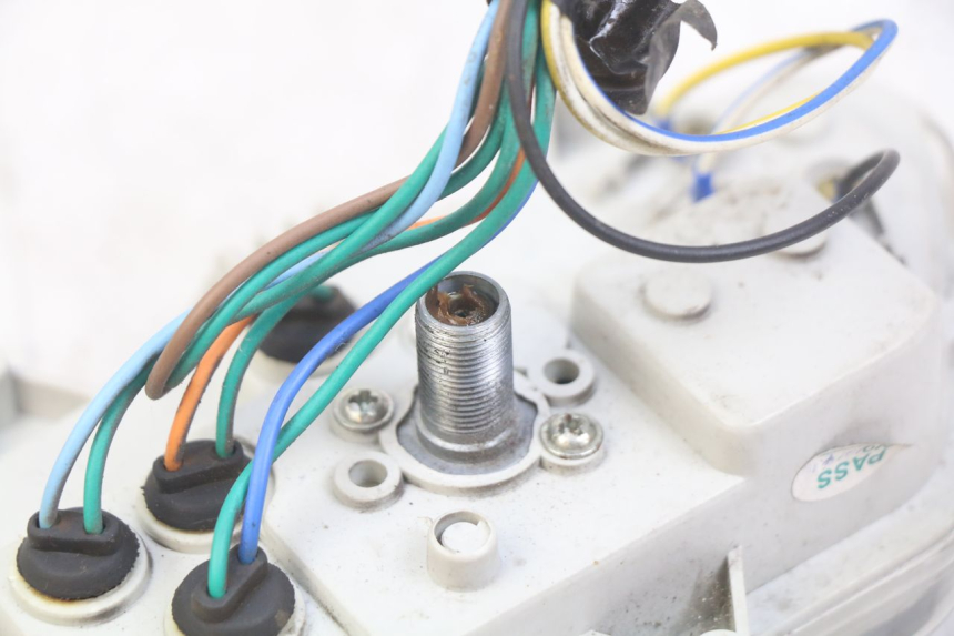 photo de CUENTA KILÓMETROS IMF INDUSTRIE PACH 4T 50 (2009 - 2018) - Detalles de los puntos de fijación