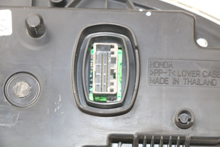 photo de CUENTA KILÓMETROS HONDA PCX (JF47) 125 (2012 - 2013) - Detalles de los puntos de fijación