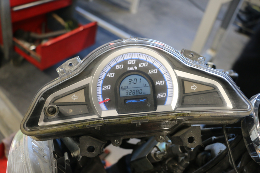 photo de VELOCIMETRO HONDA PCX (JF57/JF64) 125 (2014 - 2018) - Zoom estado de uso