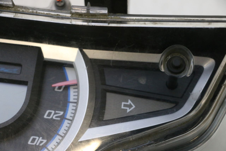 photo de VELOCIMETRO HONDA PCX (JF57/JF64) 125 (2014 - 2018) - Detalles de los puntos de fijación