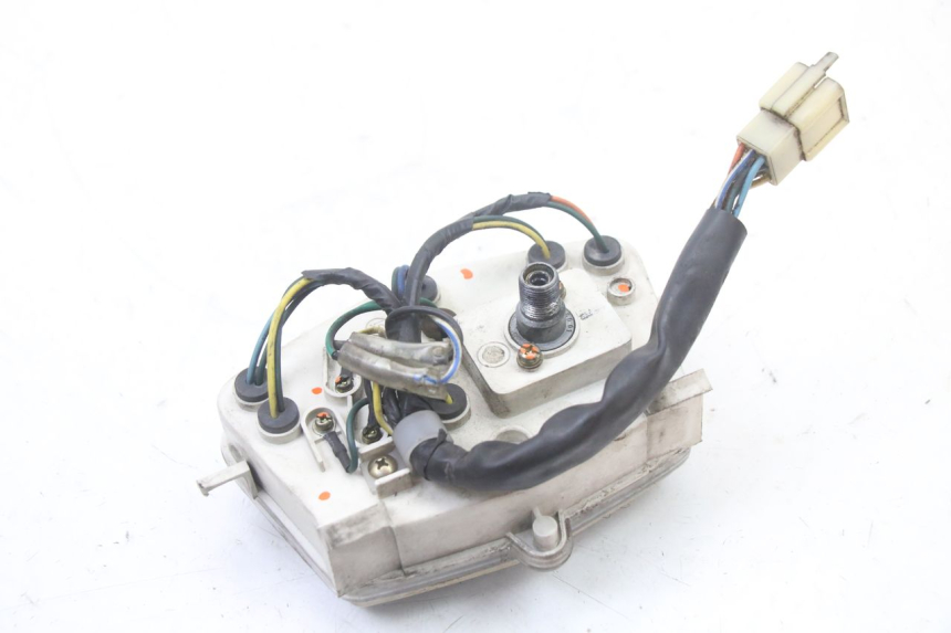 photo de CUENTA KILÓMETROS PEUGEOT KISBEE 2T 50 (2010 - 2017) - Detalles de los puntos de fijación