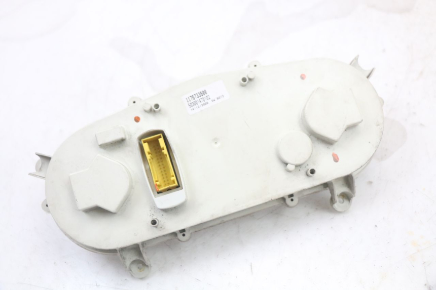 photo de CUENTA KILÓMETROS PEUGEOT SATELIS 125 (2010 - 2012) - Detalles de los puntos de fijación