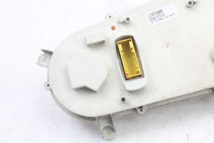 photo de CUENTA KILÓMETROS PEUGEOT SATELIS 125 (2010 - 2012) - Estado de la superficie y material