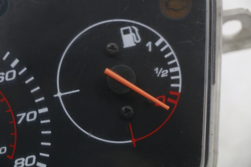 photo de VELOCIMETRO PEUGEOT STREETZONE 4T 50 (2018 - 2023) - Zoom estado de uso