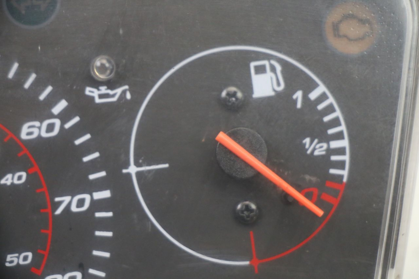 photo de VELOCIMETRO PEUGEOT STREETZONE I 2T 50 (2018 - 2020) - Zoom estado de uso